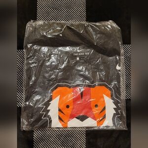 Tiger woods nike frank tshirt medium, large